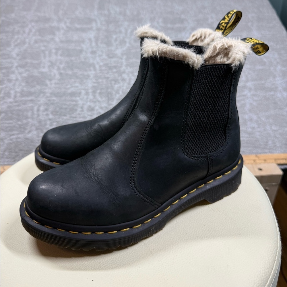 Dr Marten Black 2976 Womens Faux Fur Lined Chelsea Boot Women Size 6